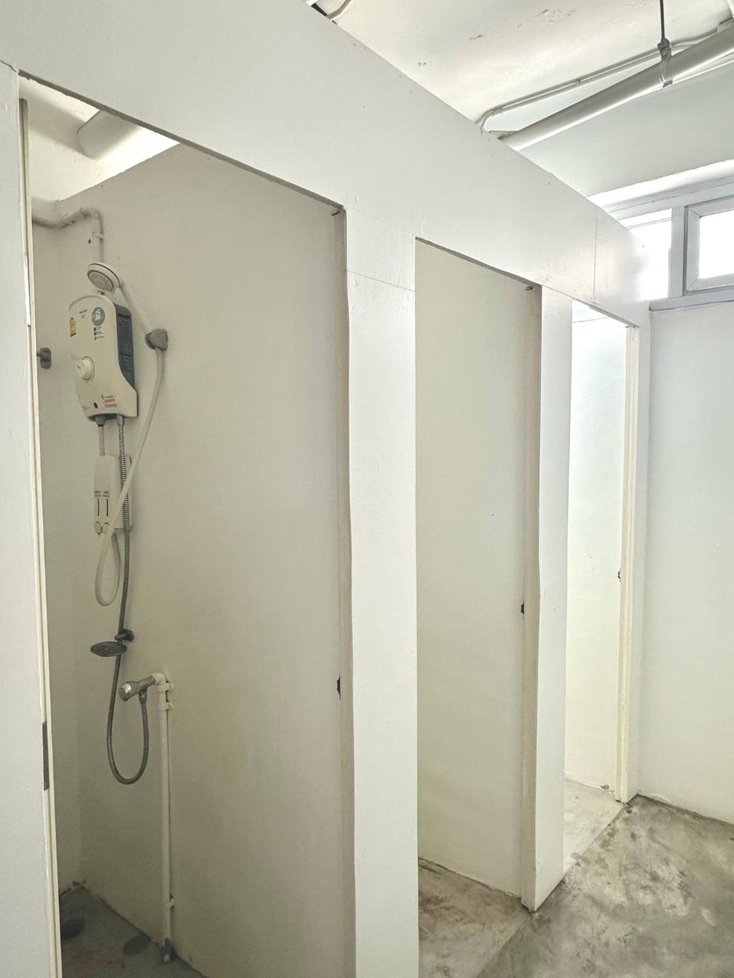 The Port Hostel Surat Thani Exterior foto