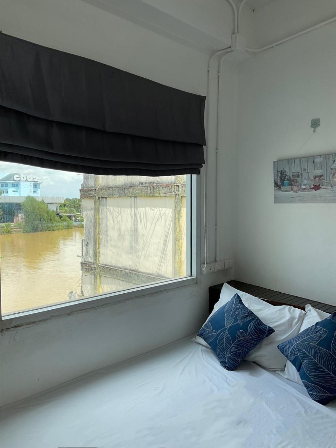 The Port Hostel Surat Thani Exterior foto